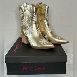 Betsey Johnson Teddyy Floral Western Boot, Gold. Sz 8.5, NIB